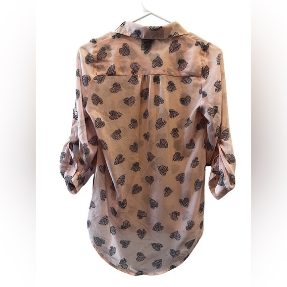 Rue 21 Blush Collar Buttondown Midsleeve RollTab Heart V Neck Shirt Size Small - Picture 11 of 14